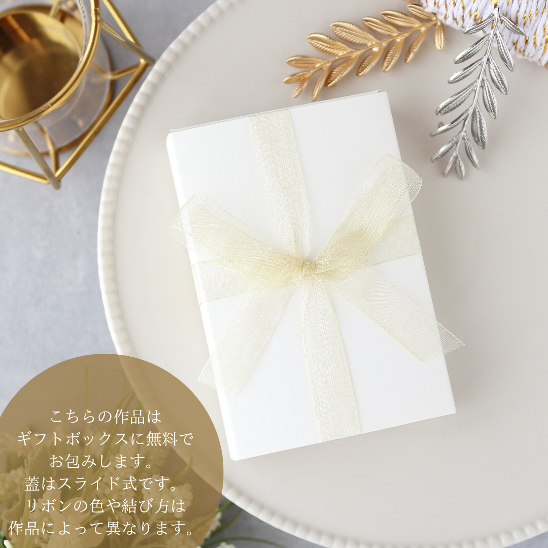 Snow Flower パールとスパンコール イヤリング・ピアス