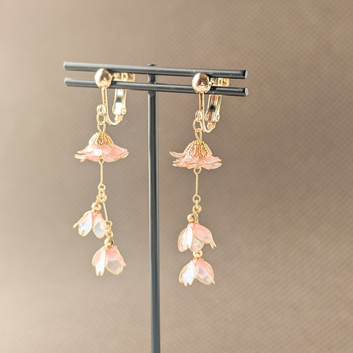 Sakura】枝垂れ桜のイヤリング／ピアス イヤリング・ノンホールピアス