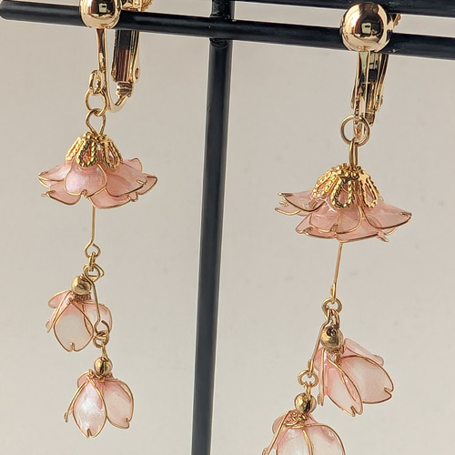 Sakura】枝垂れ桜のイヤリング／ピアス イヤリング・ノンホールピアス