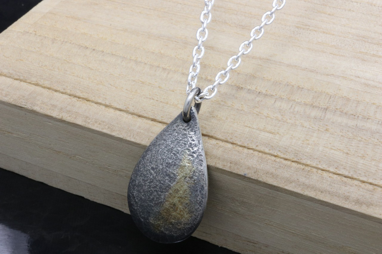 ３色の石のシルバー手作りペンダント