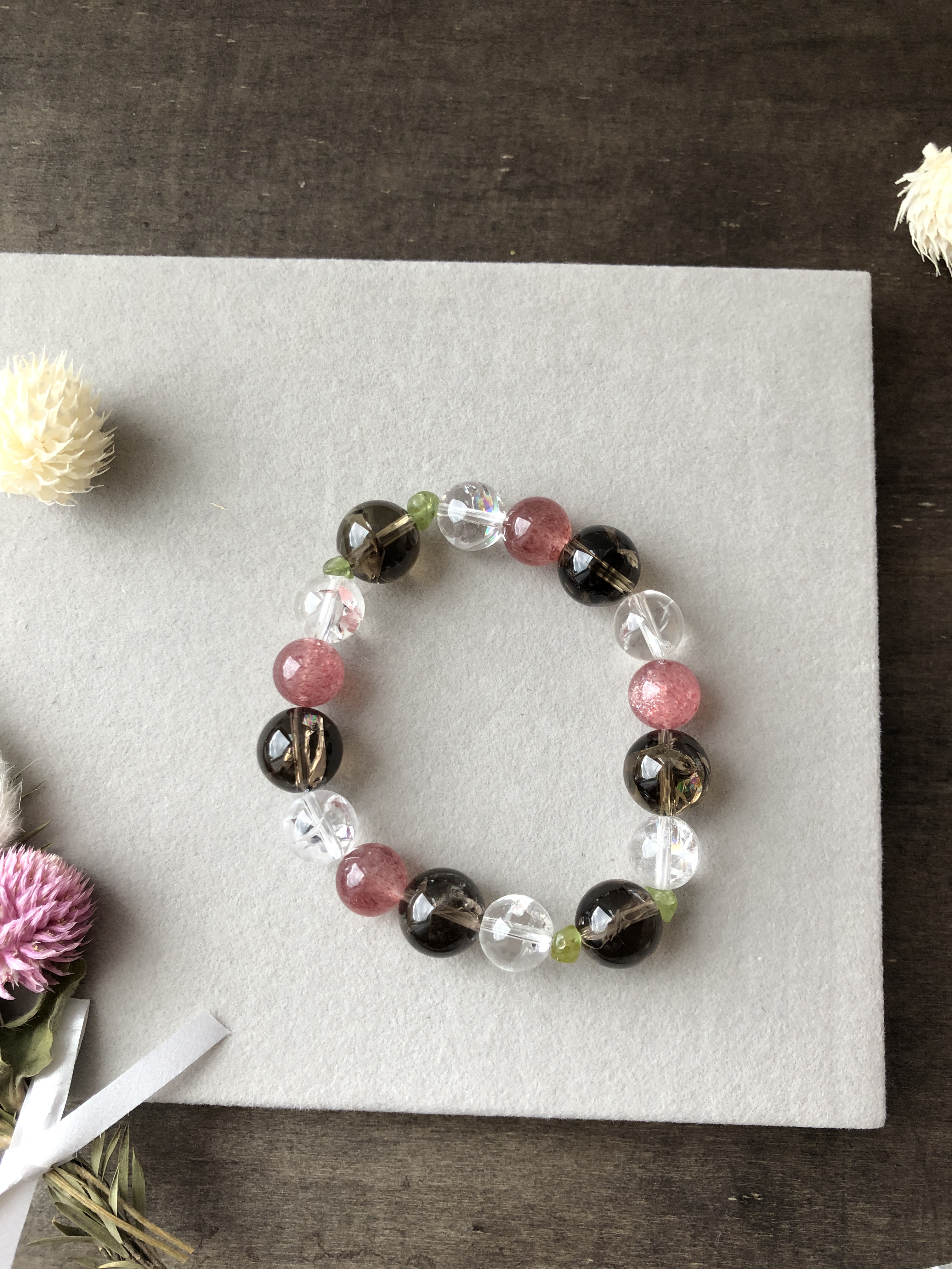 スモーキーアイリスクォーツとマイカインストロベリークォーツ、アイリスクォーツのブレスレット