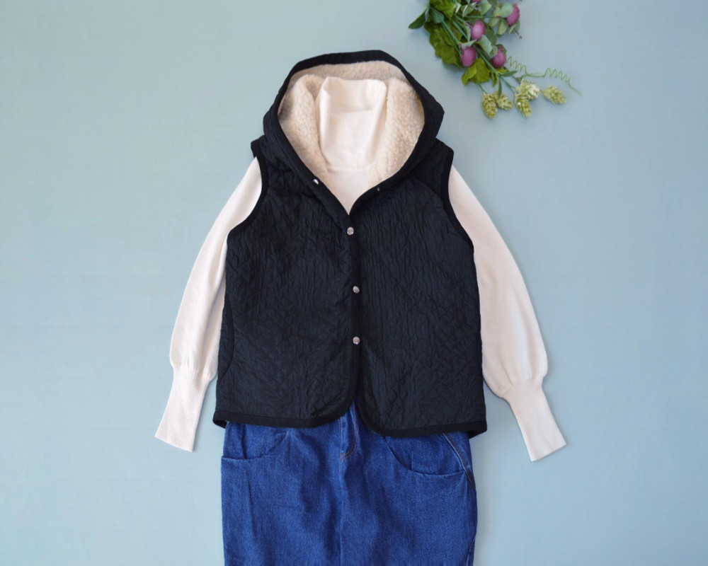フード付き暖かいキルティングベスト♪