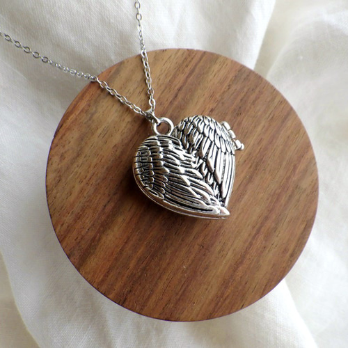 香りを持ち歩く ロケットペンダント □ 翼 銀古美色 □ アロマチップ