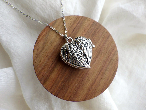 香りを持ち歩く ロケットペンダント □ 翼 銀古美色 □ アロマチップ