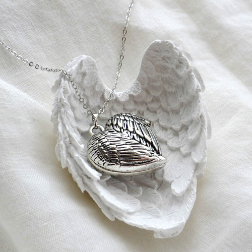 香りを持ち歩く ロケットペンダント □ 翼 銀古美色 □ アロマチップ