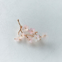 色が変わる　桜とローズクォーツのブローチ　 9枚目の画像