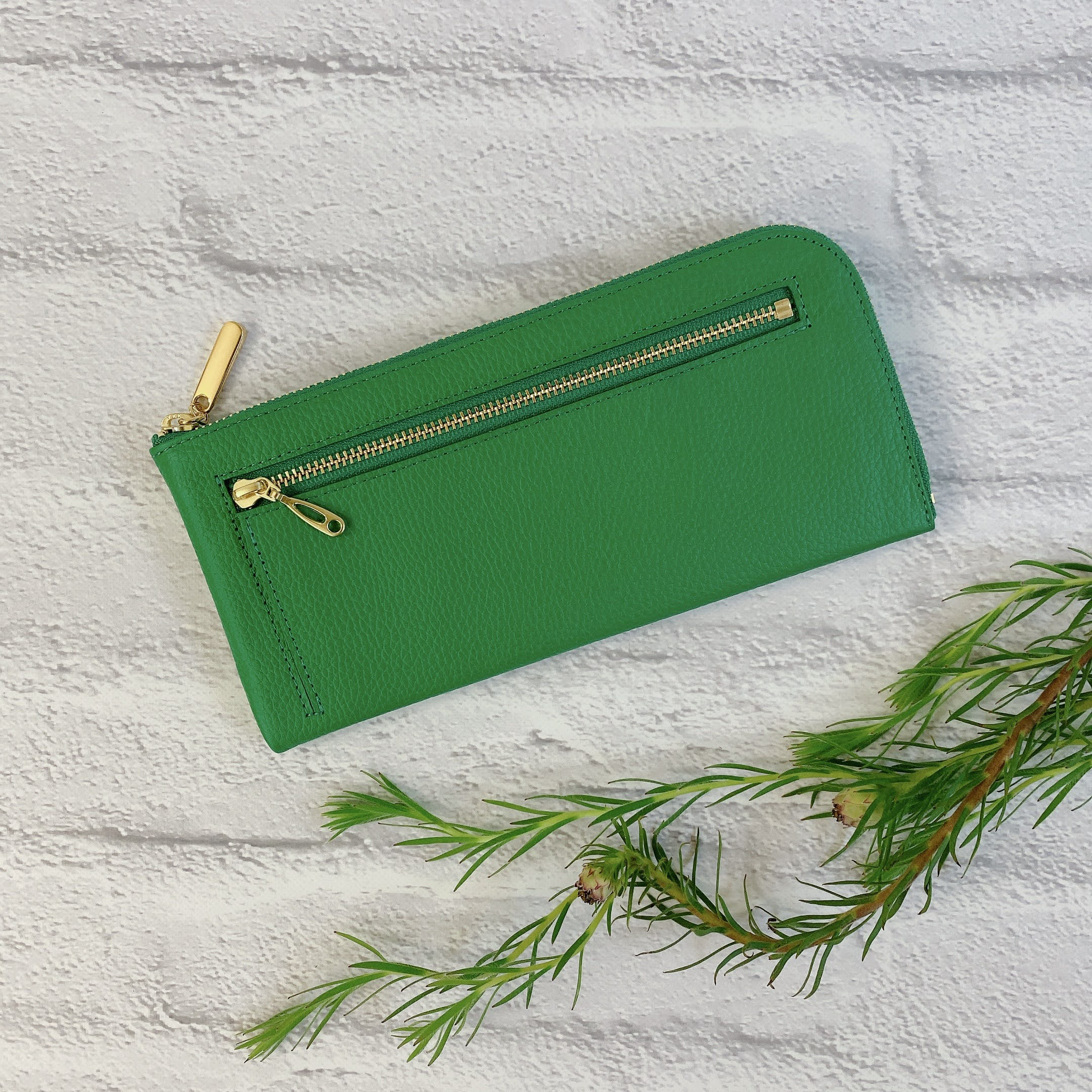 薄くて軽くて大容量なL字長財布 14枚カードポケット 牛革 シュリンク グリーン