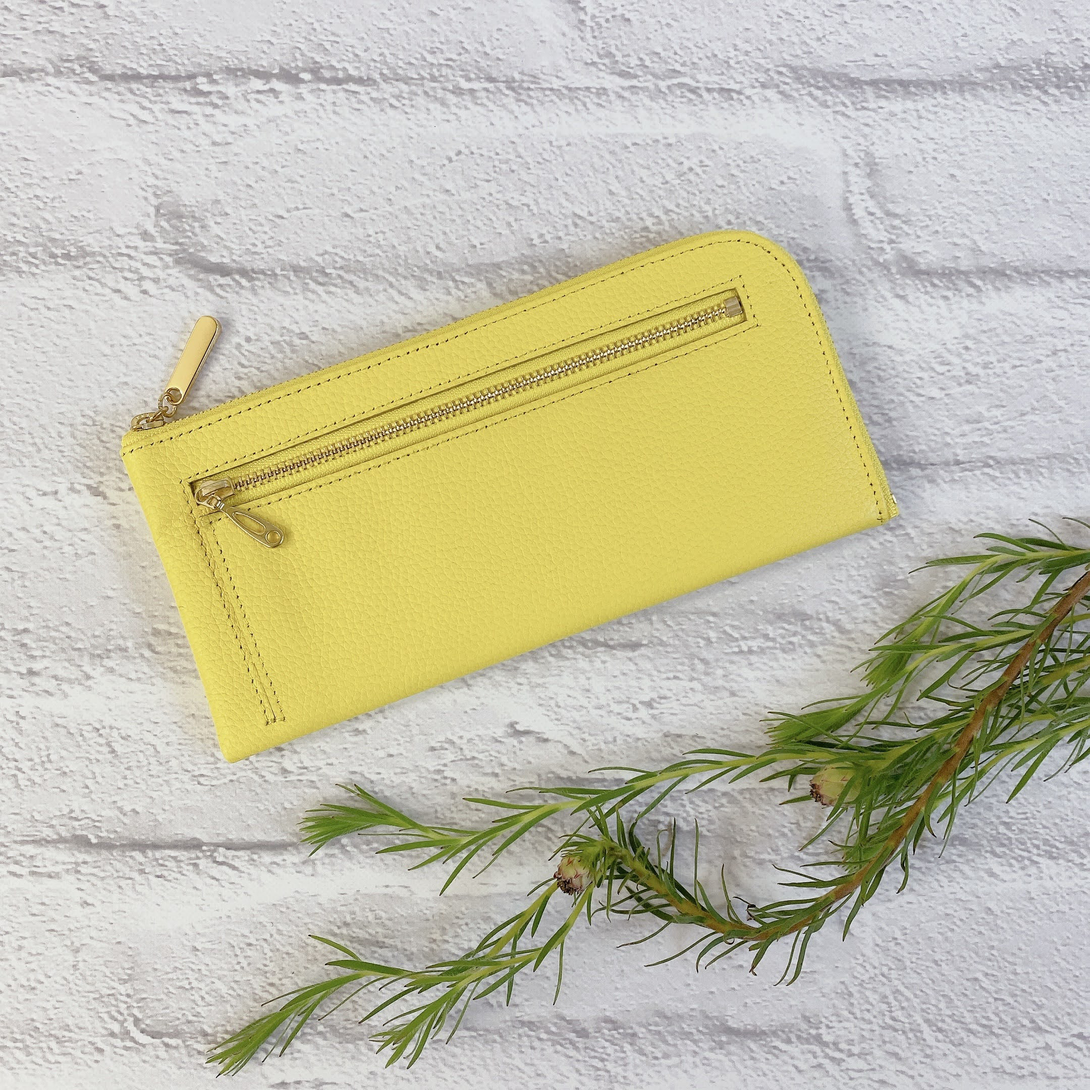 薄くて軽くて大容量なL字長財布 14枚カードポケット 牛革 シュリンク クリームイエロー 　ミモザ