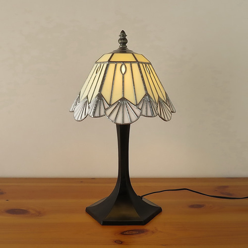 【 美品 】高さ40㎝ ステンドグラスランプ「オウム」テーブルランプ 美品 】高さ40㎝ ステンドグラスランプ「オウム」テーブルランプ