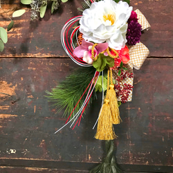 芍薬×シンビジウムのお正月しめ縄飾り//絢爛 しめ縄・しめ飾り le