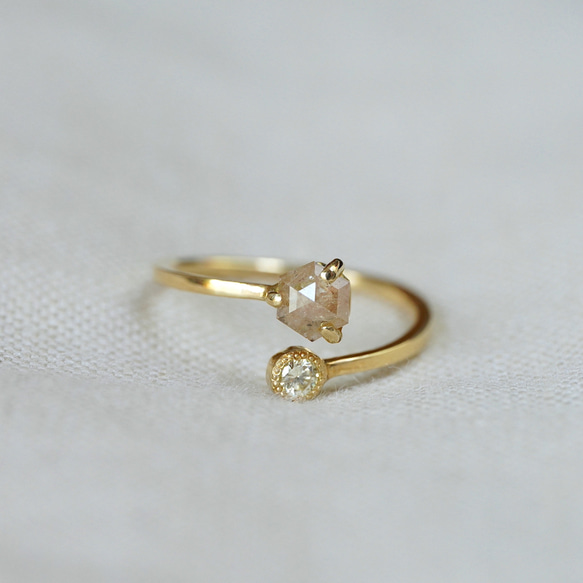 [送料無料]18金ツインダイヤモンドリング（ピンク色とレモン色 : 0.437,0.08ct、ディアマイダイヤモンド) 1枚目の画像