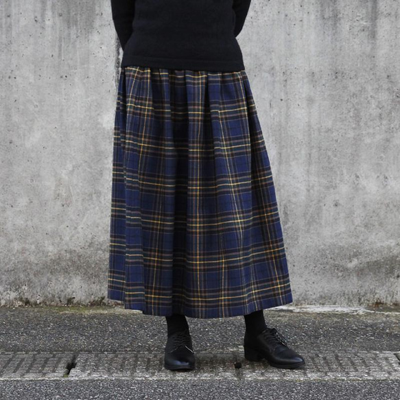 上品で大人な色合い タータンチェック ギャザースカート（ディープブルー）ポケット 起毛 チェック 2枚目の画像