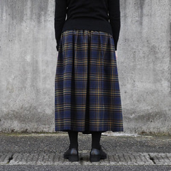 上品で大人な色合い タータンチェック ギャザースカート（ディープブルー）ポケット 起毛 チェック 4枚目の画像