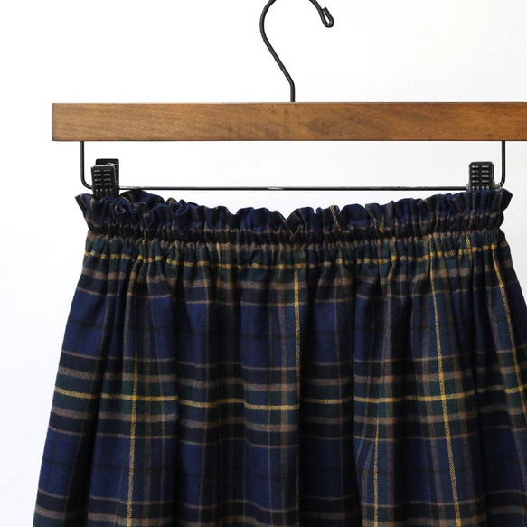 上品で大人な色合い タータンチェック ギャザースカート（ディープブルー）ポケット 7枚目の画像