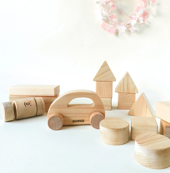 木製 ･ 赤ちゃん の おもちゃ セット(  積み木  と、ラトルと、くるま)【出産祝い】【ハーフバースデー】 12枚目の画像
