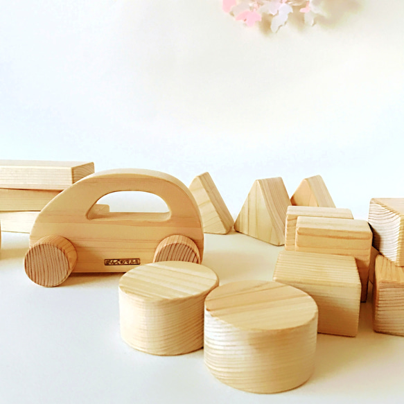 木製 ･ 赤ちゃん の おもちゃ セット(  積み木  と、ラトルと、くるま)【出産祝い】【ハーフバースデー】 14枚目の画像