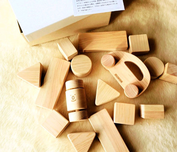 木製 ･ 赤ちゃん の おもちゃ セット(  積み木  と、ラトルと、くるま)【出産祝い】【ハーフバースデー】 11枚目の画像