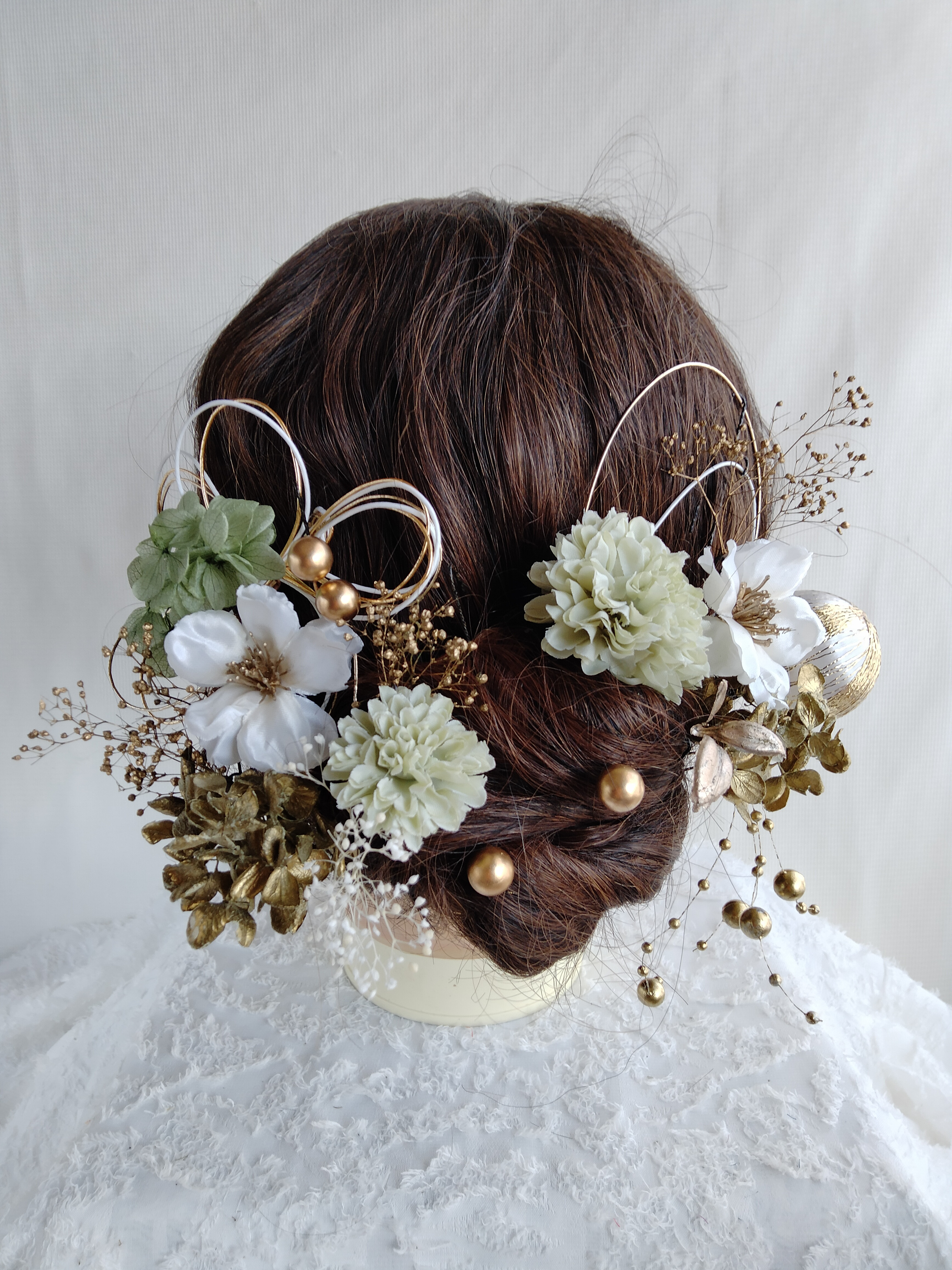ニュアンスグリーンの林檎の花の髪かざり　緑色　みどり　ミドリ　水引　水引き　水引アレンジ　水引きアレンジ　髪飾り　成人式