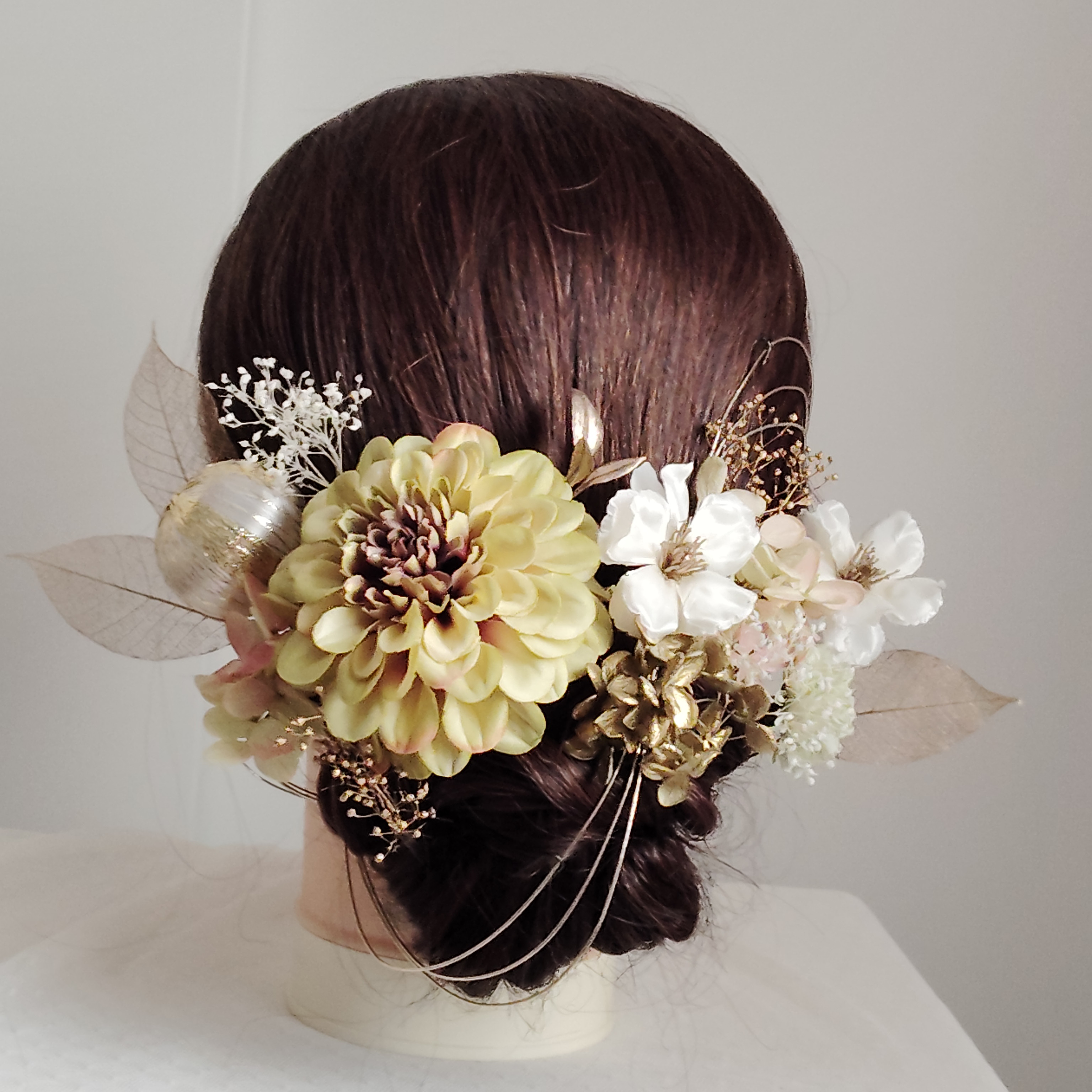 芽吹き＿　ジニアと林檎の花のモダン髪飾り　和モダン　髪飾り　前撮り　結婚式 　卒業式 　成人式　振袖　 袴