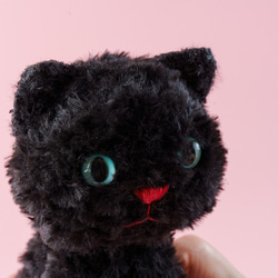 お気に入りの場所へ一緒に出かけよう ネコのあみぐるみシリーズ 黒猫リッチー 2枚目の画像