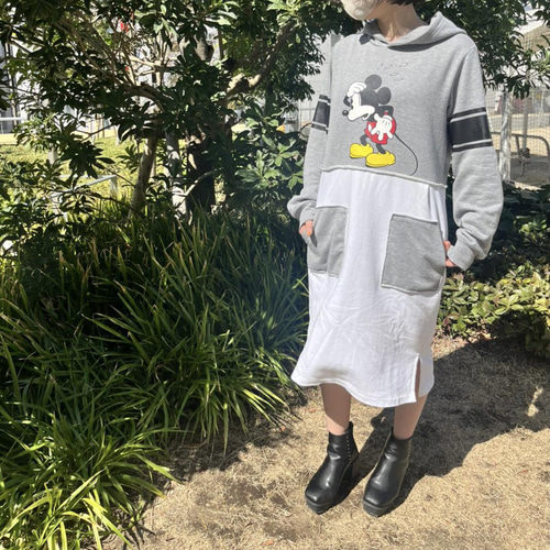 古着リメイク ゆったりチェックパーカーとモノトーンパッチ