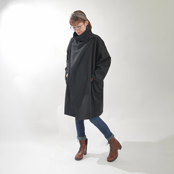 補貨 x 4 * 2 種尺寸可選 * 輕盈保暖 * 羊毛 * 椰子扣環開合 * 寬領 * 落肩外套 * 黑色 第4張的照片