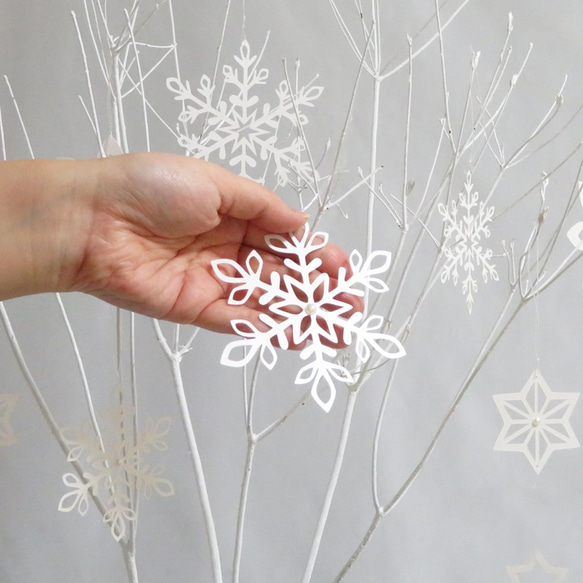 【全３色★クリスマスオーナメント】雪の結晶　切り絵かざり　　 2枚目の画像