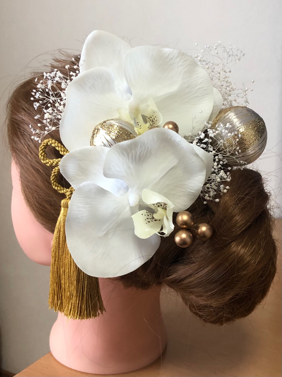 胡蝶蘭の髪飾り ヘッドドレス　ヘアアクセサリー　ウエディング　ブライダル　結婚式　成人式　卒業式　前撮り　白無垢　色打掛 1枚目の画像