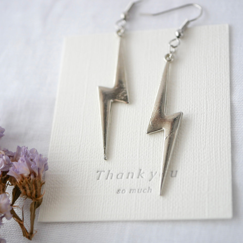 BAQLESS 稲妻モチーフ ゴールドピアス 再..再販☆SILVER925☆小さな雷イナズマ稲妻サンダー極小ピアス
