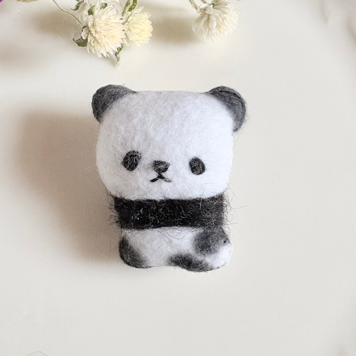 [専用　こり様]ブローチ 刺繍 フェルト パンダ ハンドメイド ＊コメント必須 パンダ フェルトマスコット ブローチ ブローチ ちいさなうさぎ 通販