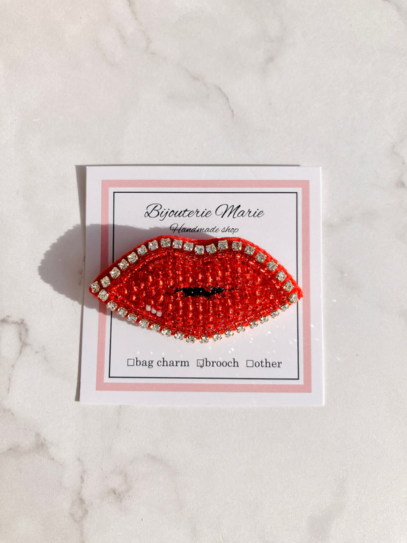 ビーズ刺繍ブローチ ✳︎ぷっくりリップ(RED)✳︎ /唇/リップ/大人