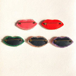 ビーズ刺繍ブローチ　✳︎ぷっくりリップ(RED)✳︎ /唇/リップ/大人可愛い/立体的/キラキラ 7枚目の画像