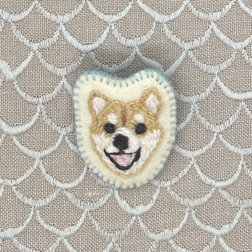 柴犬刺繍ブローチ ブローチ mu-made 通販 12986005｜Creema(クリーマ) 