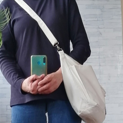 ハートの刺繍 ショルダーバッグ 横長 斜めがけ レッスンバッグ 2way 白 
