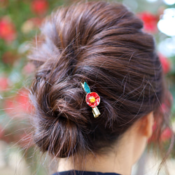 椿のヘアクリップ 2枚目の画像