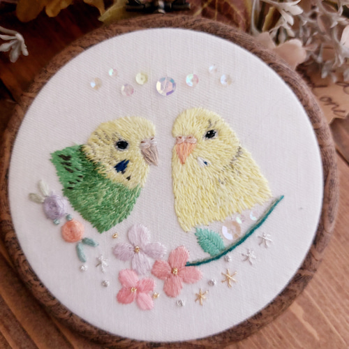 n*u様 ハンドメイド刺繍フレーム　金魚とアメショ さん 受注生産】『インコ刺繍‎◌ずっと一緒に…♡刺繍フレーム(大