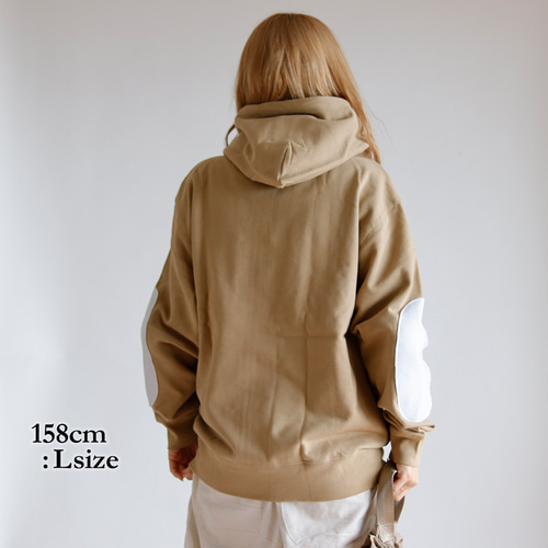 限定色】エルボーパッチパーカー（サンドカーキ/ホワイトフェルト