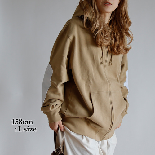 限定色】エルボーパッチパーカー（サンドカーキ/ホワイトフェルト