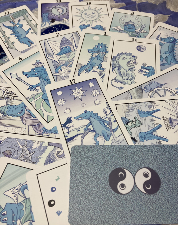 青いワニのタロットカード　BLUE CROCODILE TAROT CARD 1枚目の画像