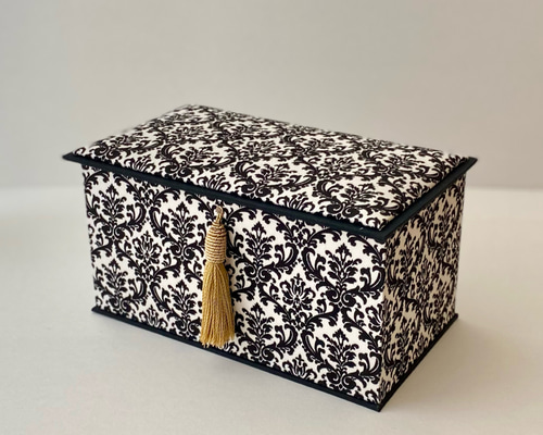 貴婦人のカルトナージュボックス　(ケースロック付き) 貴婦人のカルトナージュボックス (ケースロック付き)