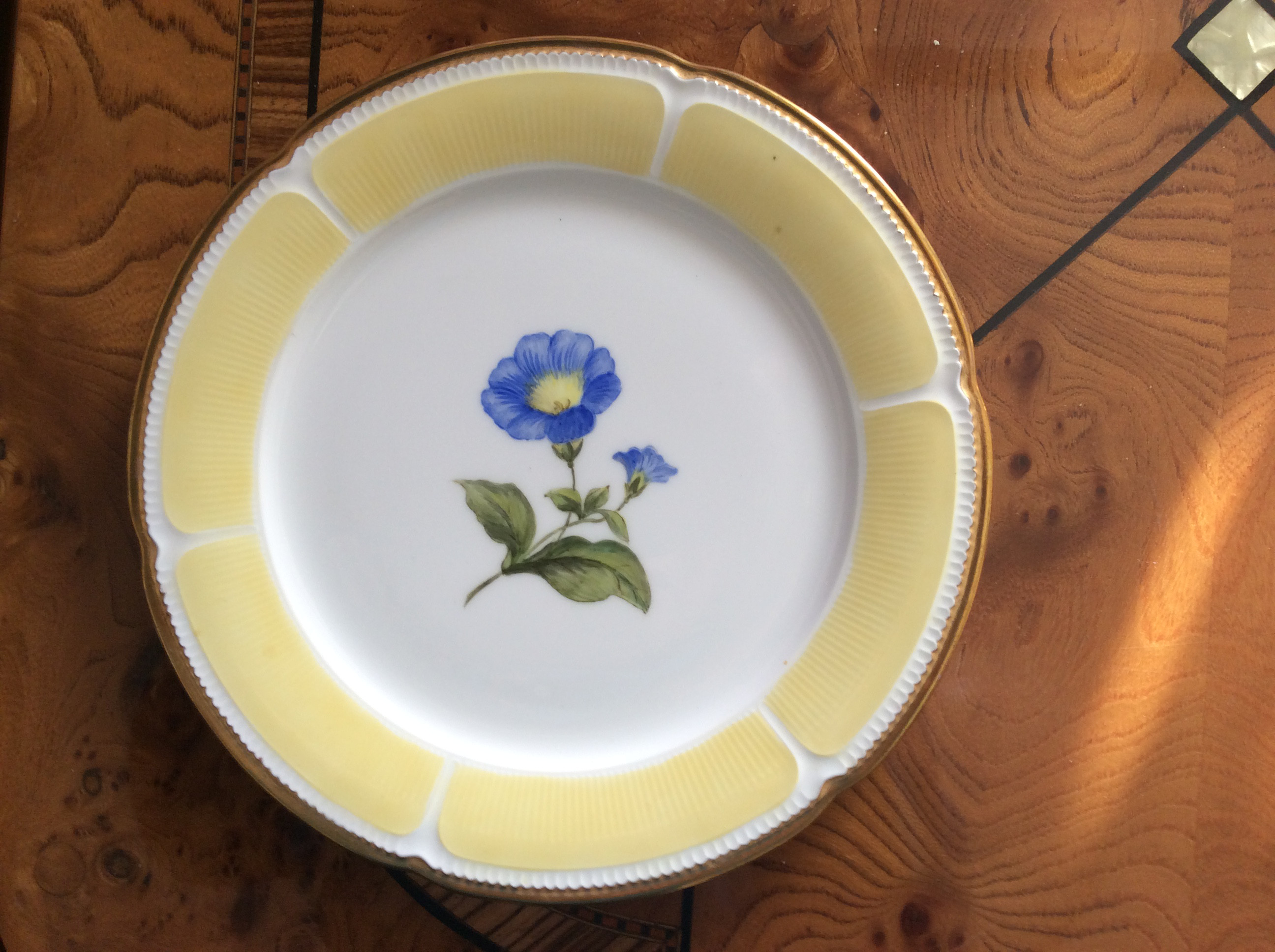 １つ花のケーキ皿