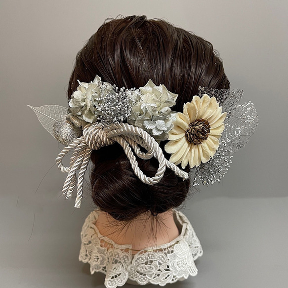 ✨成人式の髪飾り✨ いよいよ成人式です✨ 当日に向けて髪飾りのご購入のご来店が