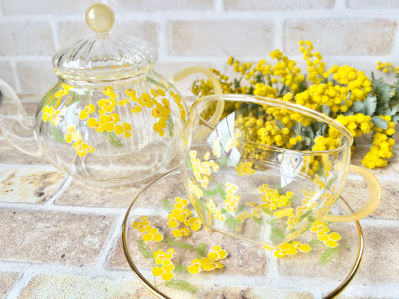 【名入れギフト】ミモザの耐熱ガラスティーポット&ティーカップ・ソーサーのSET 1枚目の画像