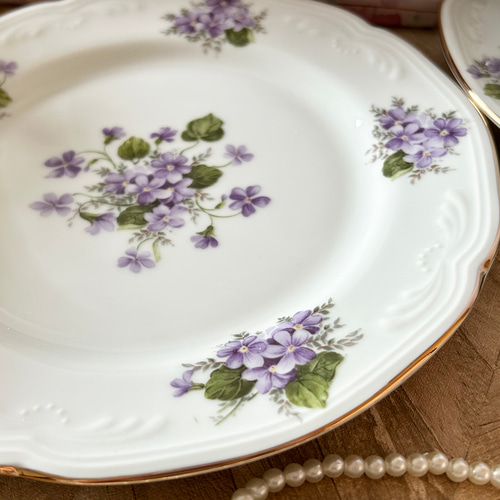 エレガント・スミレのプレート 中皿 ℒ𝓊𝒸𝒾ℴ𝓁ℯ 通販 13006257