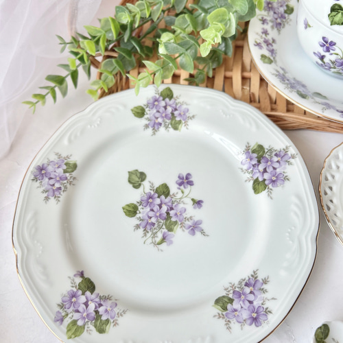 エレガント・スミレのプレート 中皿 ℒ𝓊𝒸𝒾ℴ𝓁ℯ 通販 13006257