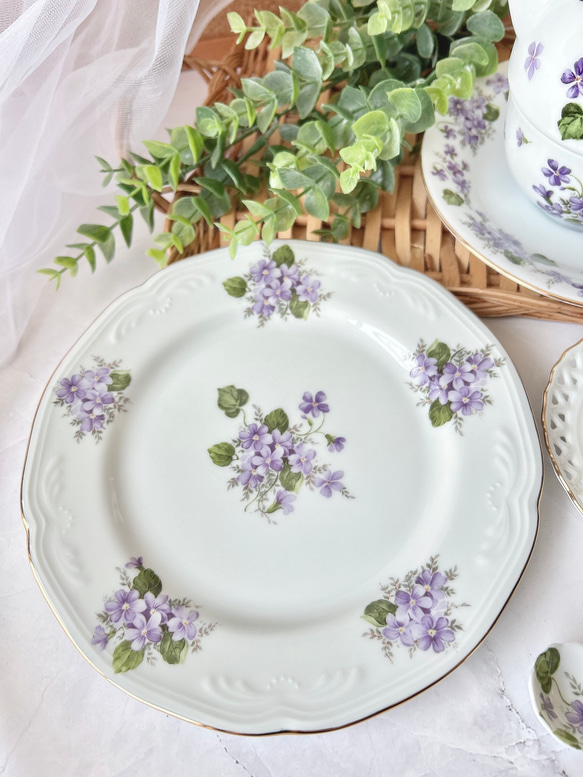 エレガント・スミレのプレート 中皿 ℒ𝓊𝒸𝒾ℴ𝓁ℯ 通販 13006257