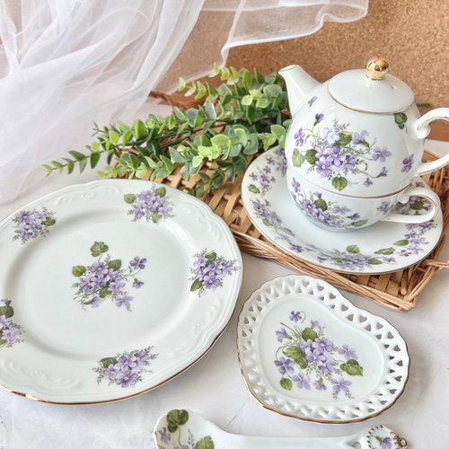 エレガント・スミレのプレート 中皿 ℒ𝓊𝒸𝒾ℴ𝓁ℯ 通販 13006257