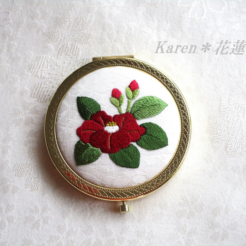 赤い椿】日本刺繍のコンパクトミラー Gold ◇オフホワイト生地◇ 刺繍