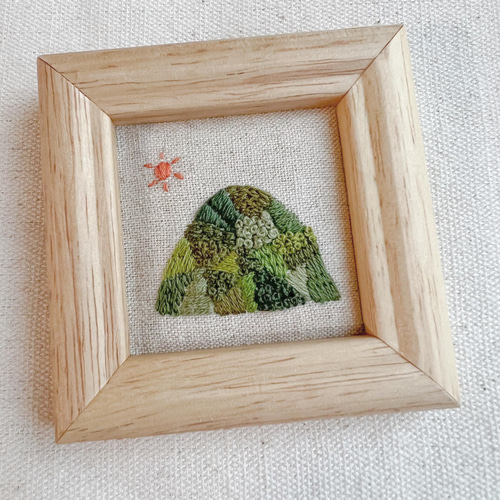 色とりどりの山 ＊ 刺繍フレーム その他インテリア雑貨 彩いろーiroiro