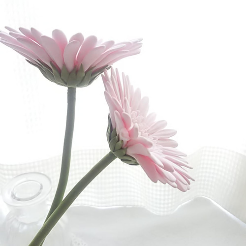 受注制作》❁ベビーピンクのクレイフラワーガーベラ2本セット
